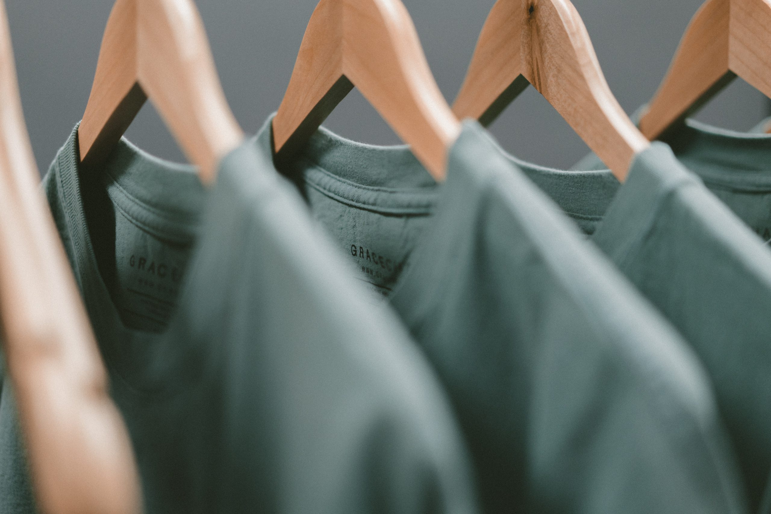 Ponadczasowe koszule – czy masz je w swojej szafie?